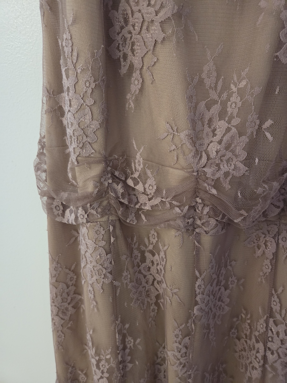 NWT Jonathan Martin Lace-Overlay Midi Dress in Taupe - Picture 4 of 7